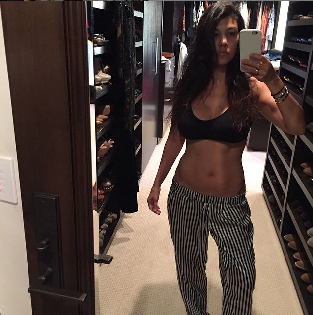 Kourtney Kardashian pokazała brzuch po ciąży (Insta)