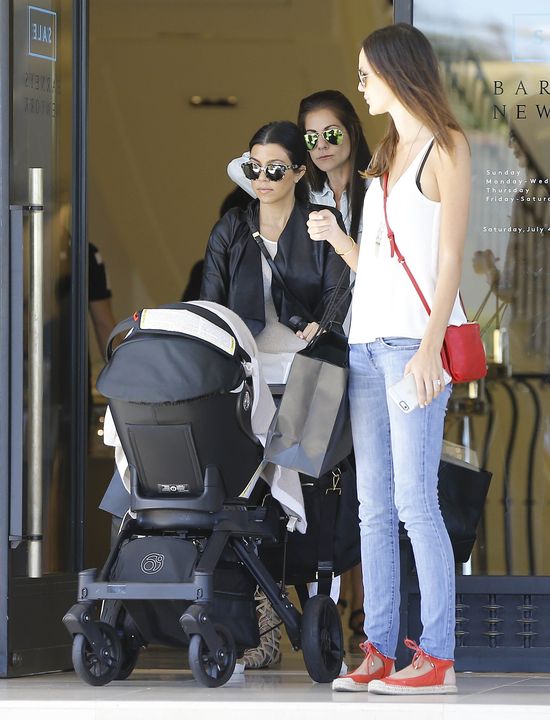 Kourtney Kardashian nie może liczyć na rodzinę (FOTO)