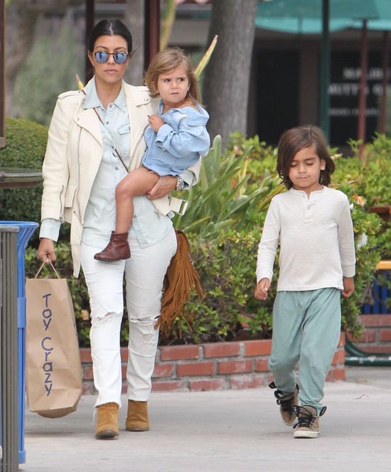 Kourtney Kardashian nie może narzekać na brak zajęć (FOTO)