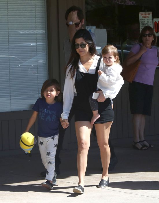 Kourtney Kardashian chwali się figurą (FOTO)