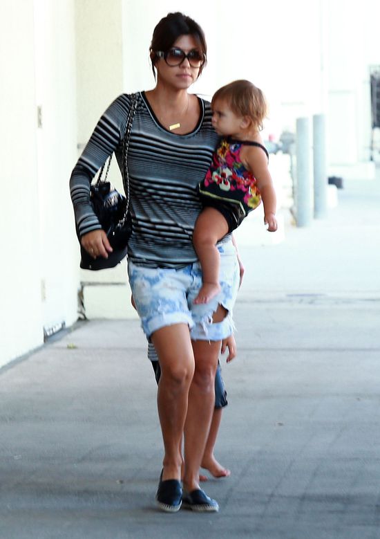 Kourtney Kardashian - mama na luzie (FOTO)
