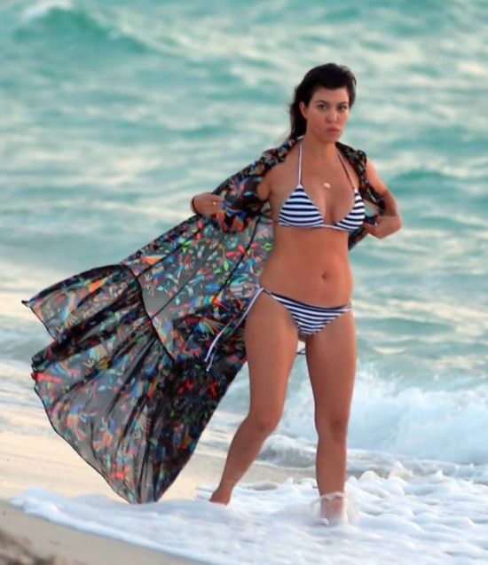 Kourtney Kardashian lubi kąpiele wodne (FOTO)