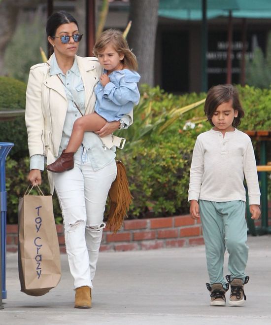 Kourtney Kardashian nie może narzekać na brak zajęć (FOTO)