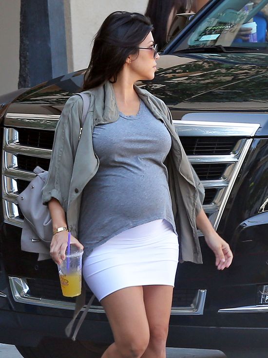 Kourtney Kardashian jak Victoria Beckham (FOTO) Kourtney Kardashian jak Victoria Beckham (FOTO)