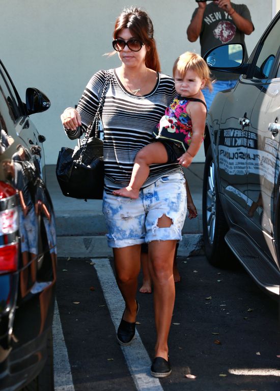 Kourtney Kardashian - mama na luzie (FOTO)