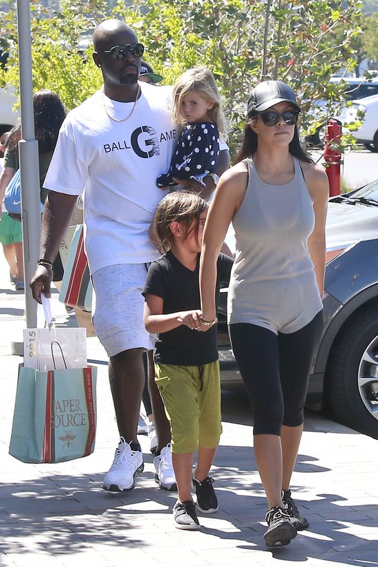 Mama pomaga Kourtney Kardashian w opiece nad dziećmi (FOTO) Mama pomaga Kourtney Kardashian w opiece nad dziećmi (FOTO)