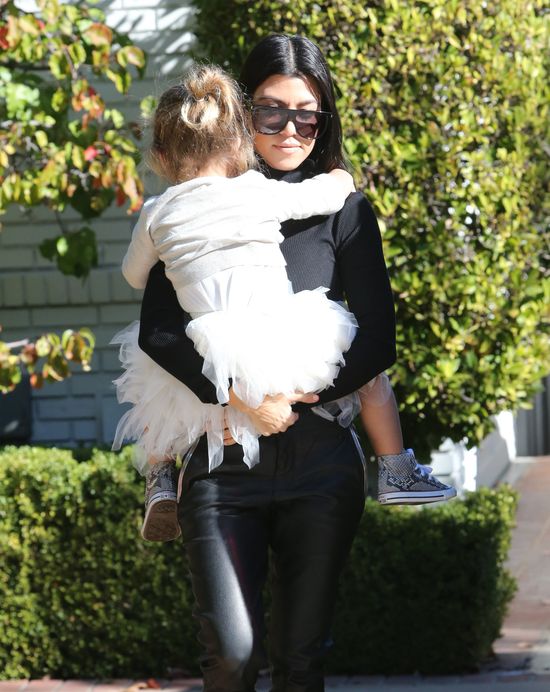 Czy to już obsesja Kourtney Kardashian? (FOTO) Czy to już obsesja Kourtney Kardashian? (FOTO)