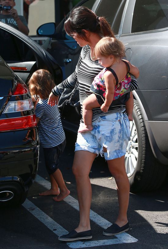Kourtney Kardashian - mama na luzie (FOTO)