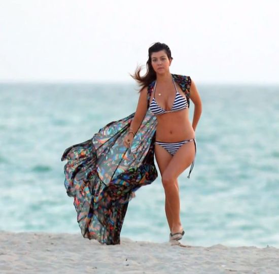 Kourtney Kardashian lubi kąpiele wodne (FOTO)