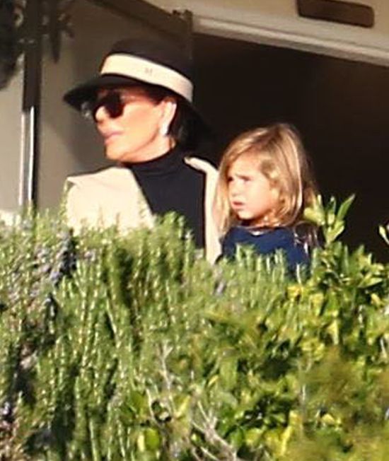 Kourtney i Kris bardzo nie chciały, by zrobiono im te fotki Kourtney i Kris bardzo nie chciały, by zrobiono im te fotki