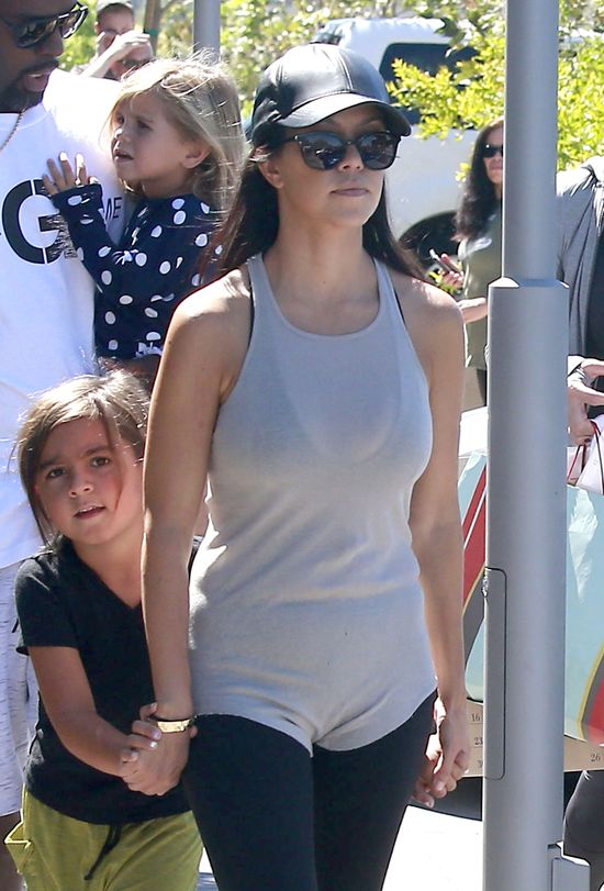 Mama pomaga Kourtney Kardashian w opiece nad dziećmi (FOTO) Mama pomaga Kourtney Kardashian w opiece nad dziećmi (FOTO)