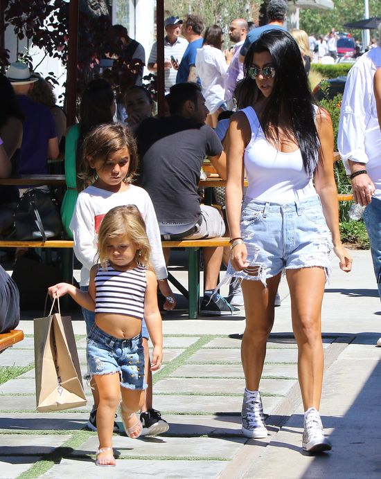 Córeczka Kourtney Kardashian też jest modnisią (FOTO)