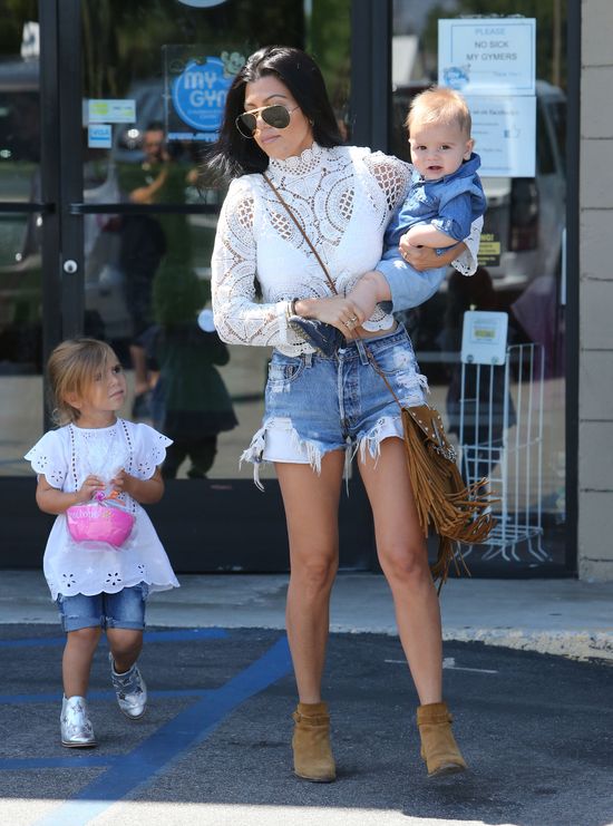 Mama Mia! Kourtney Kardashian jest hot (FOTO) Mama Mia! Kourtney Kardashian jest hot (FOTO)