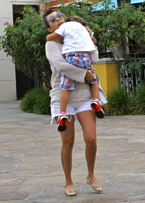 Seksowna Kourtney Kardashian z rodzinką (FOTO)