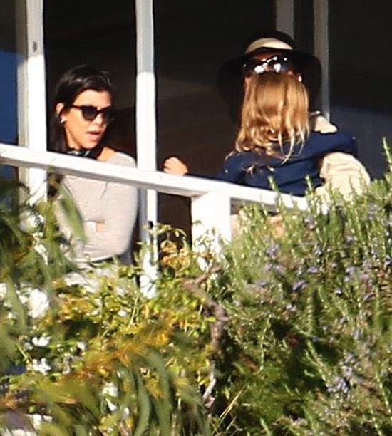 Kourtney i Kris bardzo nie chciały, by zrobiono im te fotki Kourtney i Kris bardzo nie chciały, by zrobiono im te fotki