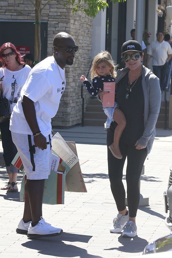 Mama pomaga Kourtney Kardashian w opiece nad dziećmi (FOTO) Mama pomaga Kourtney Kardashian w opiece nad dziećmi (FOTO)