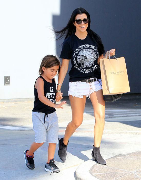 Kourtney Kardashian nie wygląda na przybitą (FOTO) Kourtney Kardashian nie wygląda na przybitą (FOTO)