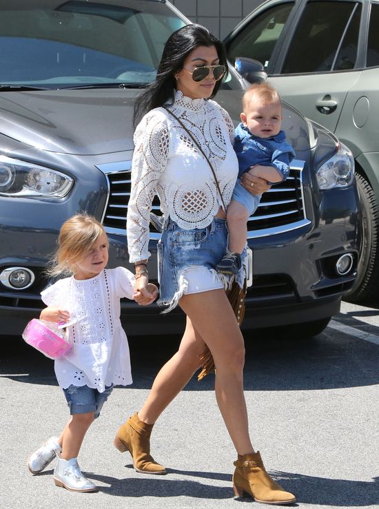 Mama Mia! Kourtney Kardashian jest hot (FOTO) Mama Mia! Kourtney Kardashian jest hot (FOTO)