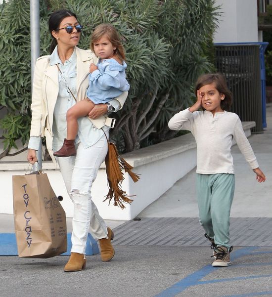 Kourtney Kardashian nie może narzekać na brak zajęć (FOTO)