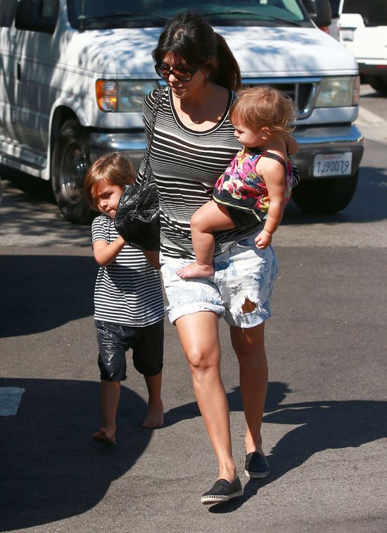 Kourtney Kardashian - mama na luzie (FOTO)