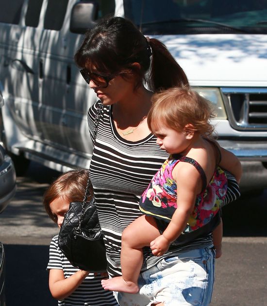 Kourtney Kardashian - mama na luzie (FOTO)