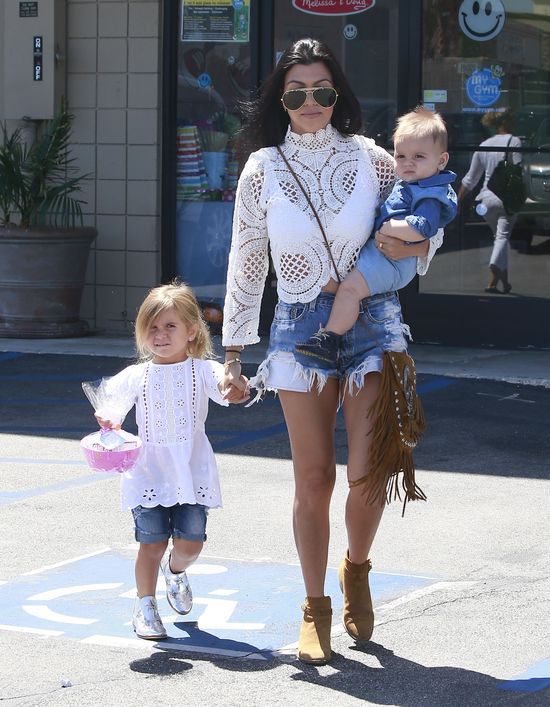 Mama Mia! Kourtney Kardashian jest hot (FOTO) Mama Mia! Kourtney Kardashian jest hot (FOTO)