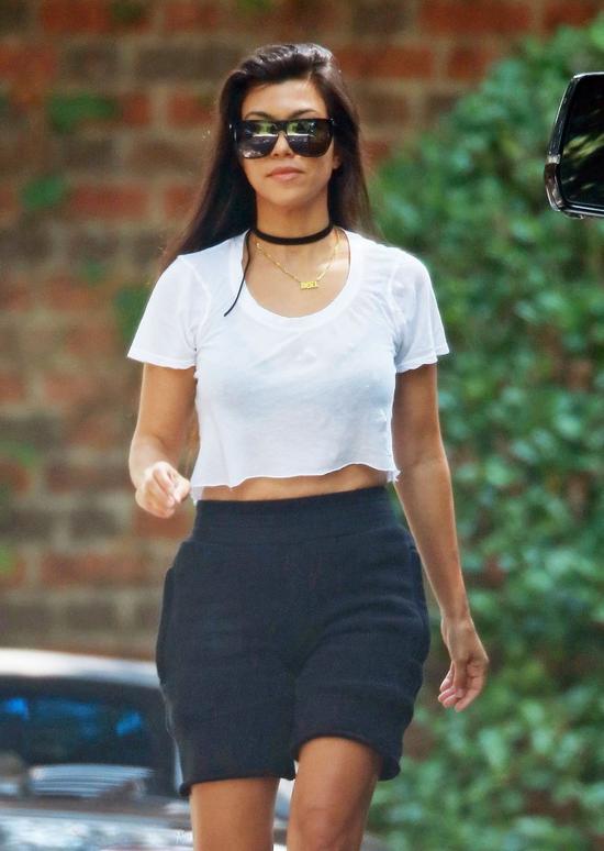 Kourtney Kardashian w blond włosach - zebrało ją na wspomnienia (INS)