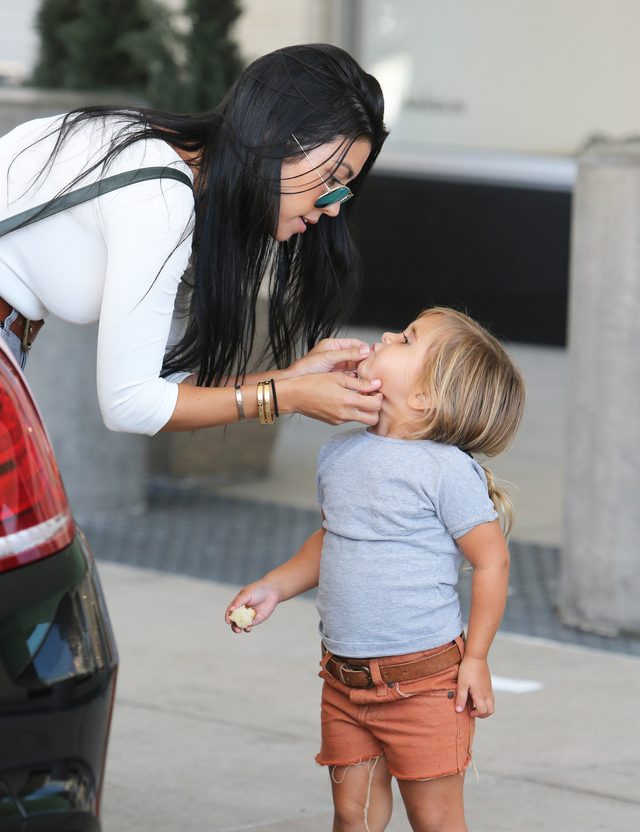 Kourtney Kardashian pozuje z najmłodszym synkiem (Instagram)