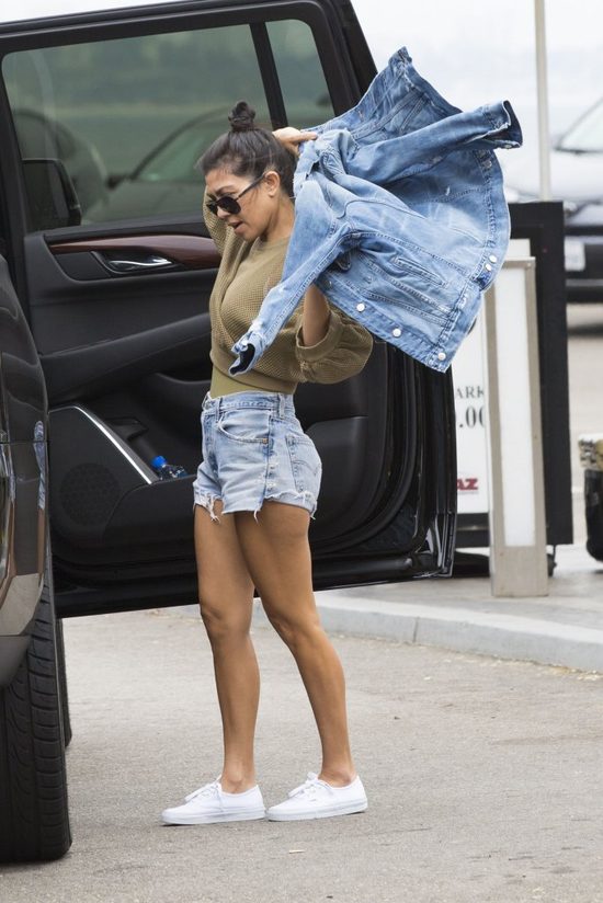 W rodzinie Kourtney Kardashian jest dużo rąk do pomocy (FOTO)