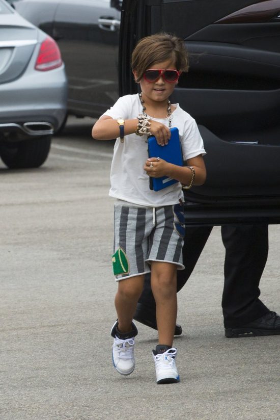 W rodzinie Kourtney Kardashian jest dużo rąk do pomocy (FOTO)