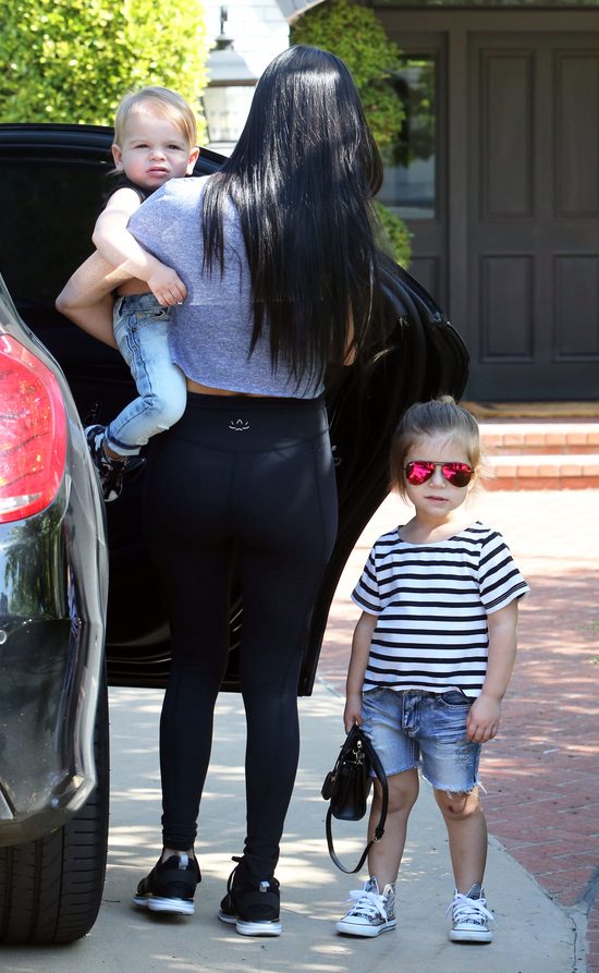 Kourtney Kardashian zabrała Penelope i Reignem na zajęcia Kourtney Kardashian zabrała Penelope i Reignem na zajęcia