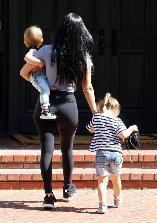 Kourtney Kardashian zabrała Penelope i Reignem na zajęcia Kourtney Kardashian zabrała Penelope i Reignem na zajęcia