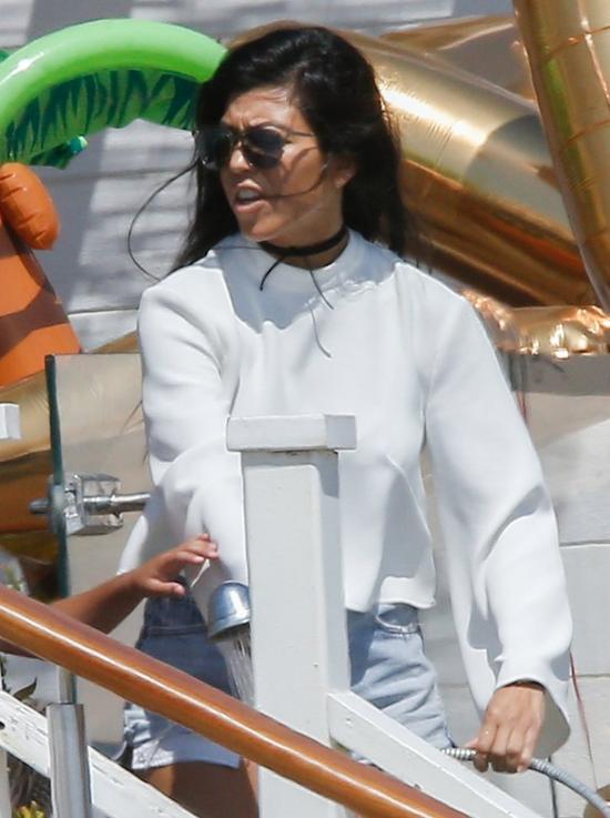 Kourtney Kardashian w blond włosach - zebrało ją na wspomnienia (INS)