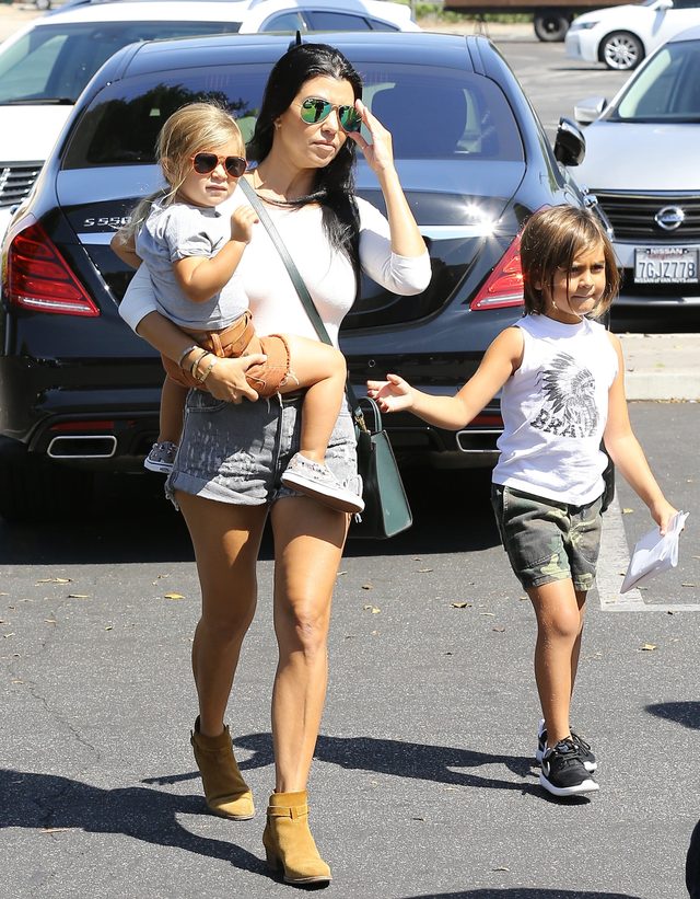 Kourtney Kardashian pozuje z najmłodszym synkiem (Instagram)