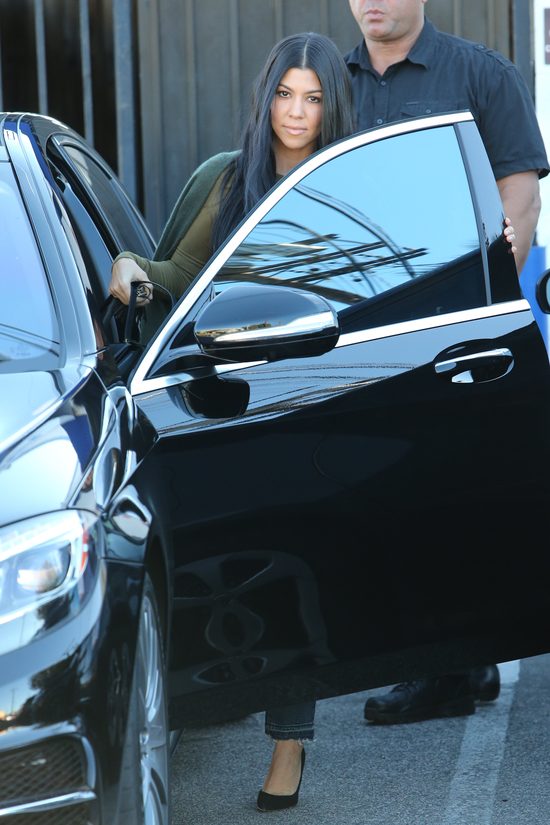 Co święty Mikołaj zostawił w domu Kourtney Kardashian? (Ins) Co święty Mikołaj zostawił w domu Kourtney Kardashian? (Ins)