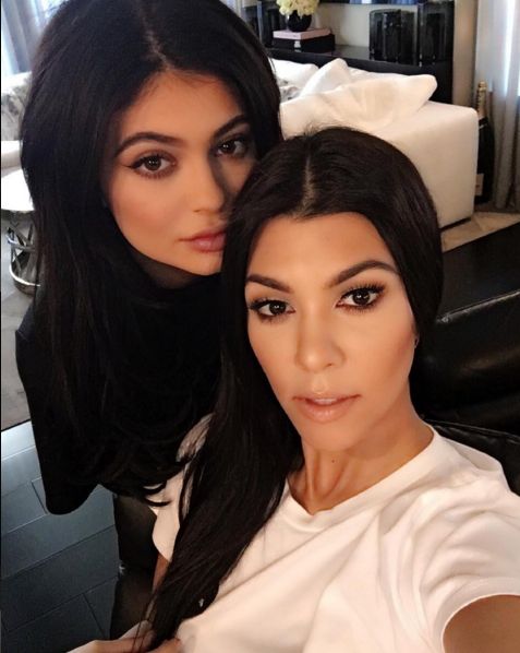 OMG! Kourtney Kardashian pokazała się nago na Instagramie! OMG! Kourtney Kardashian pokazała się nago na Instagramie!