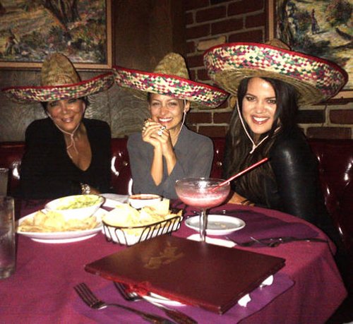 Mamuśka Kardashianek zaszalała w piątkowy wieczór! (FOTO)