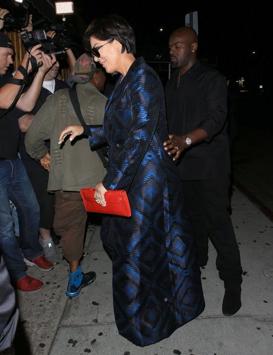 HIT! 60-letnia Kris Jenner powiększyła pośladki! HIT! 60-letnia Kris Jenner powiększyła pośladki!