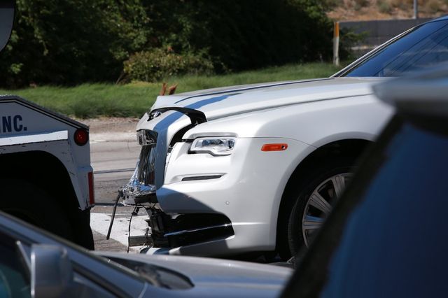 Mamy zdjęcia z wypadku Kris Jenner! Jej auto jest ZMASAKROWANE! Mamy zdjęcia z wypadku Kris Jenner! Jej auto jest ZMASAKROWANE!