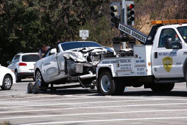 Mamy zdjęcia z wypadku Kris Jenner! Jej auto jest ZMASAKROWANE! Mamy zdjęcia z wypadku Kris Jenner! Jej auto jest ZMASAKROWANE!