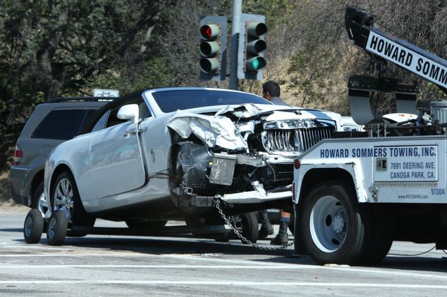 Mamy zdjęcia z wypadku Kris Jenner! Jej auto jest ZMASAKROWANE! Mamy zdjęcia z wypadku Kris Jenner! Jej auto jest ZMASAKROWANE!