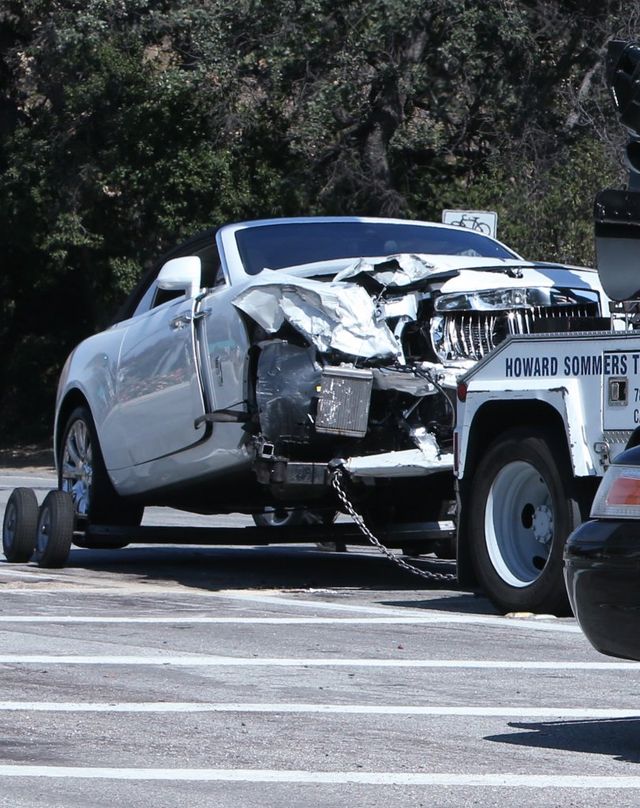 Mamy zdjęcia z wypadku Kris Jenner! Jej auto jest ZMASAKROWANE! Mamy zdjęcia z wypadku Kris Jenner! Jej auto jest ZMASAKROWANE!