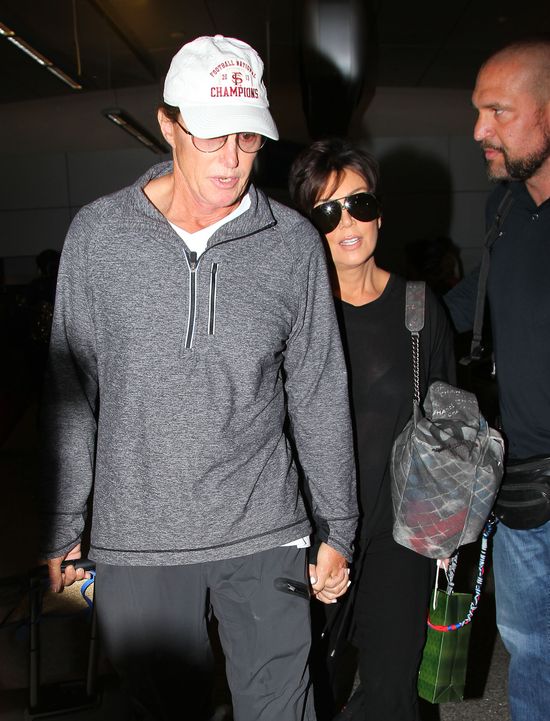 Kris i Bruce Jenner pogrążeni w pocałunku! (FOTO) Kris i Bruce Jenner pogrążeni w pocałunku! (FOTO)