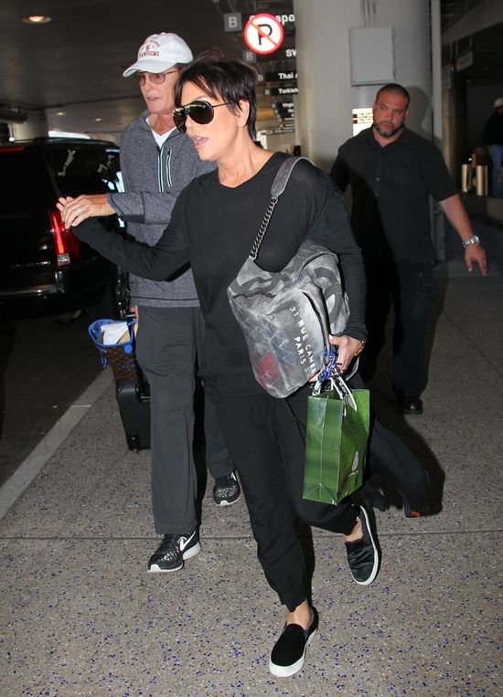 Kris i Bruce Jenner pogrążeni w pocałunku! (FOTO) Kris i Bruce Jenner pogrążeni w pocałunku! (FOTO)