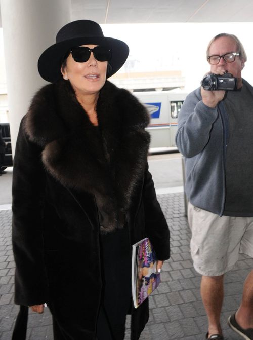Ten przedmiot w ręku Kris Jenner to przypadek? (FOTO)