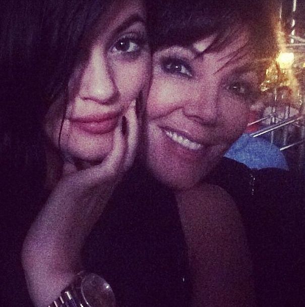 Selena Gomez i Kris Jenner zawarły pewną umowę (FOTO) Selena Gomez i Kris Jenner zawarły pewną umowę (FOTO)