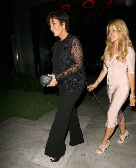 Kris Jenner o włos od wpadki (FOTO) Kris Jenner o włos od wpadki (FOTO)