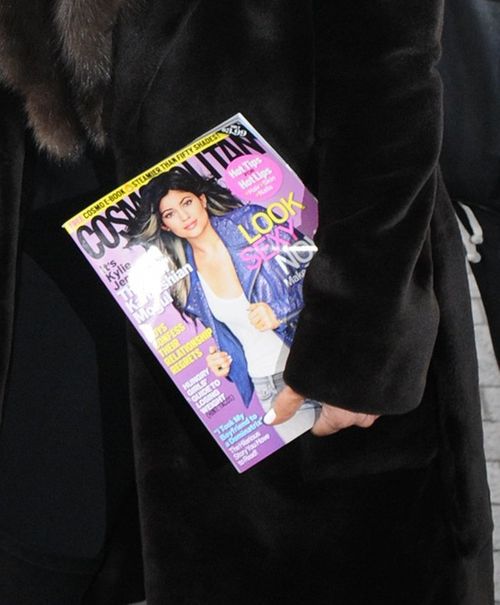 Ten przedmiot w ręku Kris Jenner to przypadek? (FOTO)