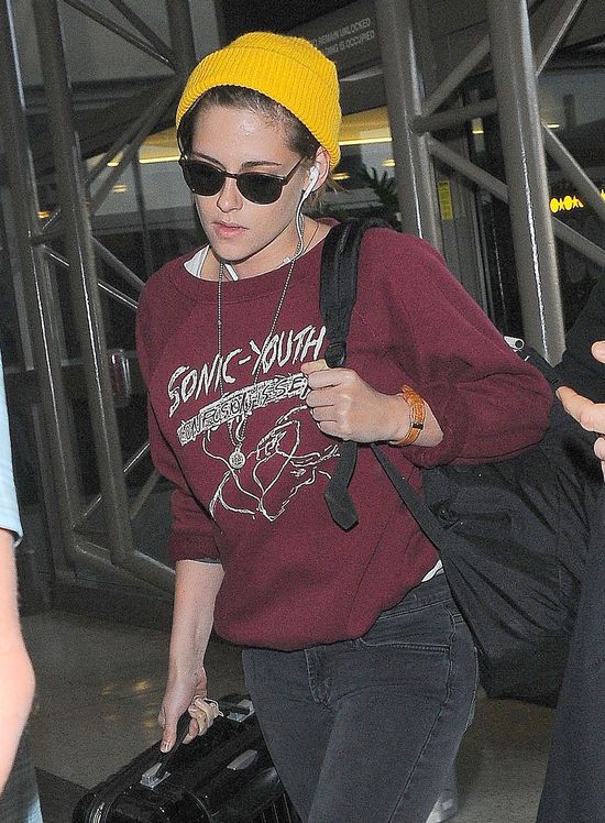 Kristen Stewart złożyła podejrzaną przysięgę (FOTO) Kristen Stewart złożyła podejrzaną przysięgę (FOTO)