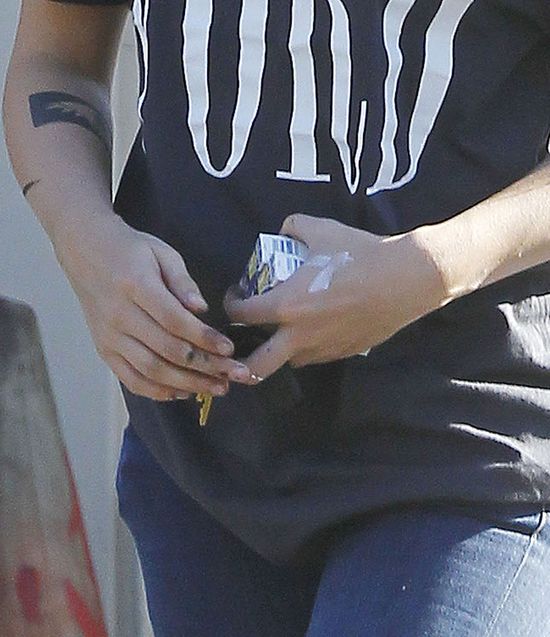 Tak wyglądają dłonie hollywoodzkiej piękności (FOTO) Tak wyglądają dłonie hollywoodzkiej piękności (FOTO)